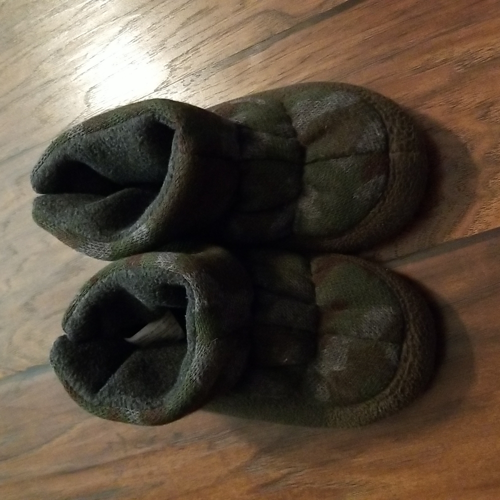 EUC kids' Dearfoam slippers
